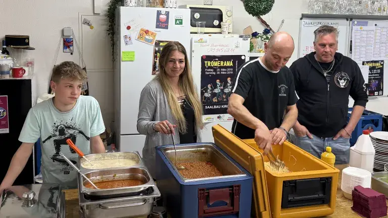 Voller Einsatz bei der Spaghetti Fassstrasse